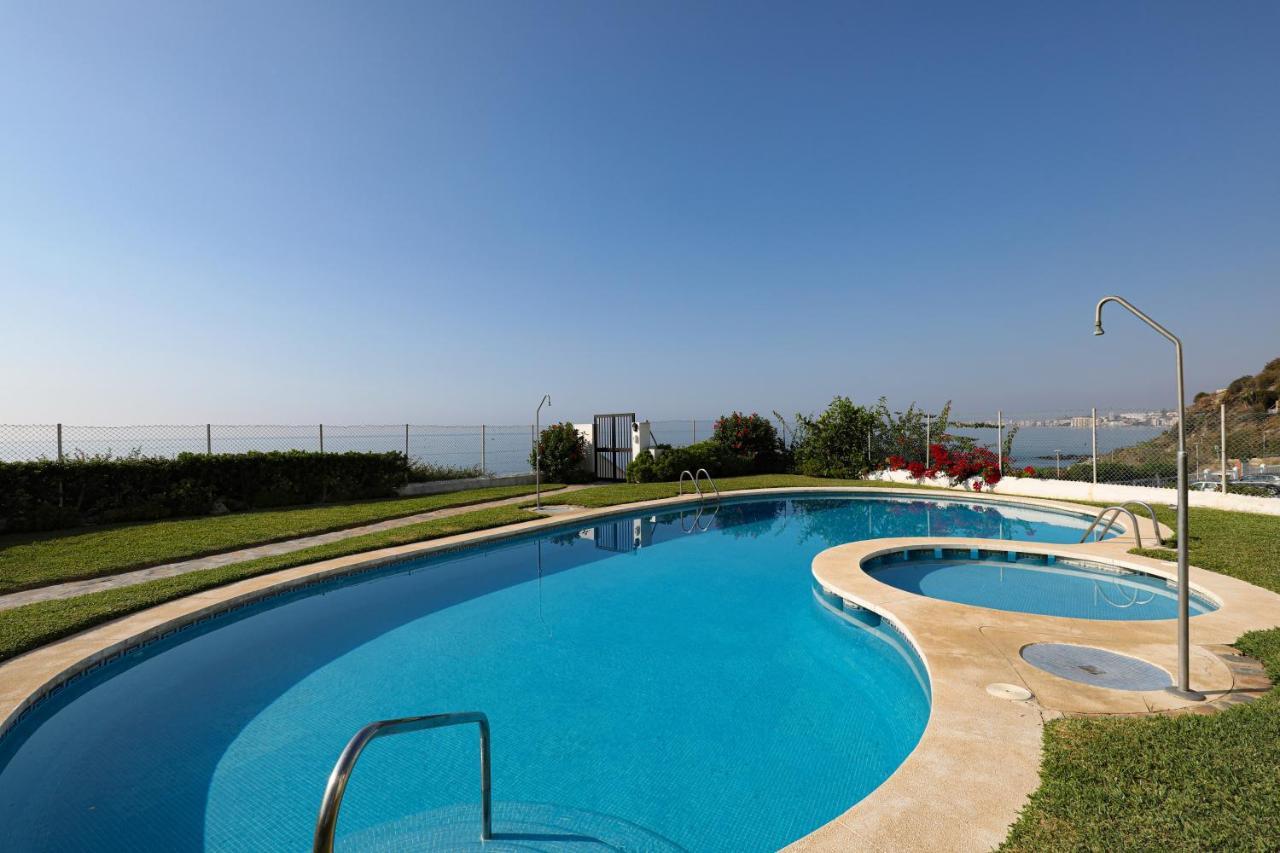 082 - Stunning Sea Views Beachfront Apartment Benalmadena Exterior photo